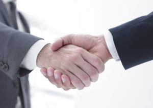 NEGOCIATION-TRANSACTION- POIGNEE DE MAINS